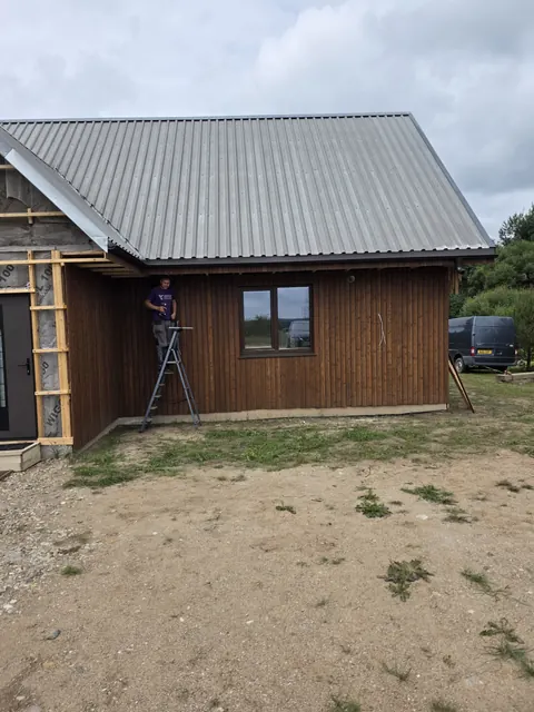 Namo fasado apdailos darbai prie langų